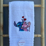 Toalha Bordada com Angel & Stitch