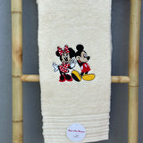 Toalha Bordada com Minnie e Mickey