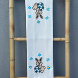 Pano com 2 bordados - Coelho com Flores