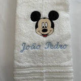 Toalha Bordada com Mickey